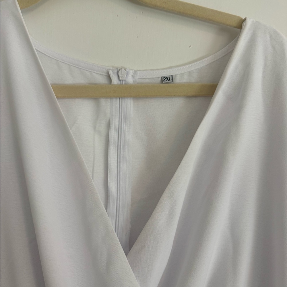 Cosonen Long Sleeve V-Neck Dress - Never Worn - Picture 9 of 12